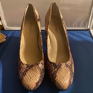 Nice Ellen Tracy Snake Skin Size 6M